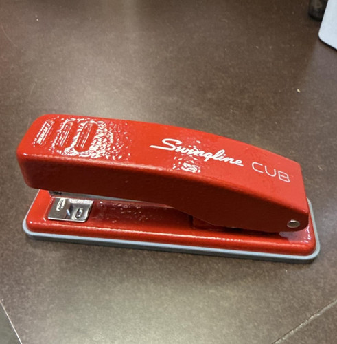 Compact desktop stapler - desktop, metal